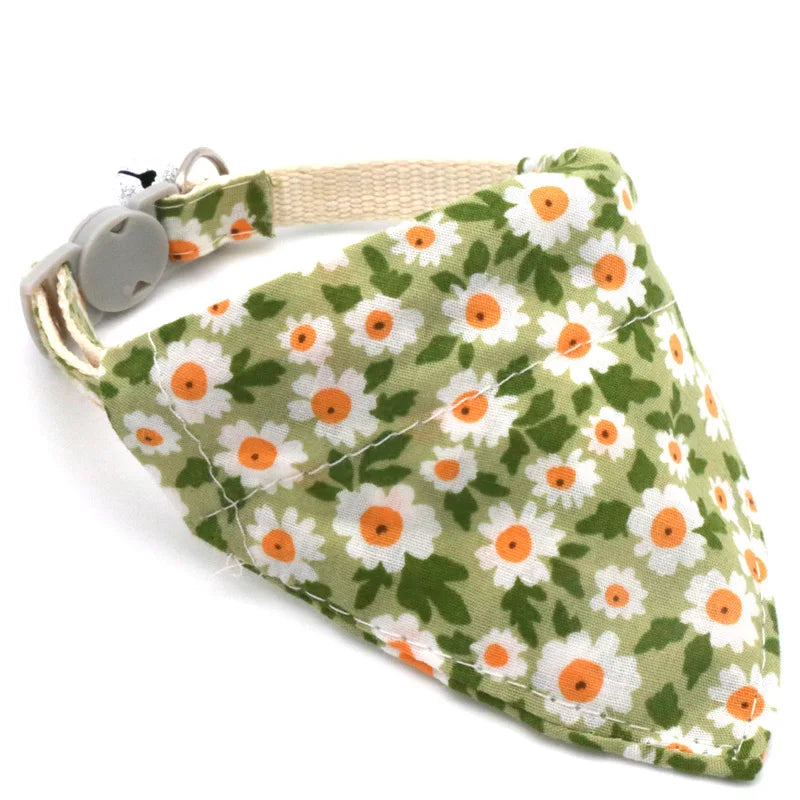 Bandana à fleurs avec collier pour petit chien et chat