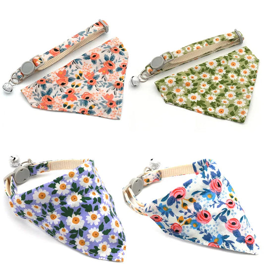 Bandana à fleurs avec collier pour petit chien et chat