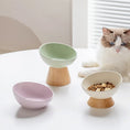 Cargar la imagen en la vista de la galería, Gamelle Céramique Inclinée Pour Chat Avec Support Bois

