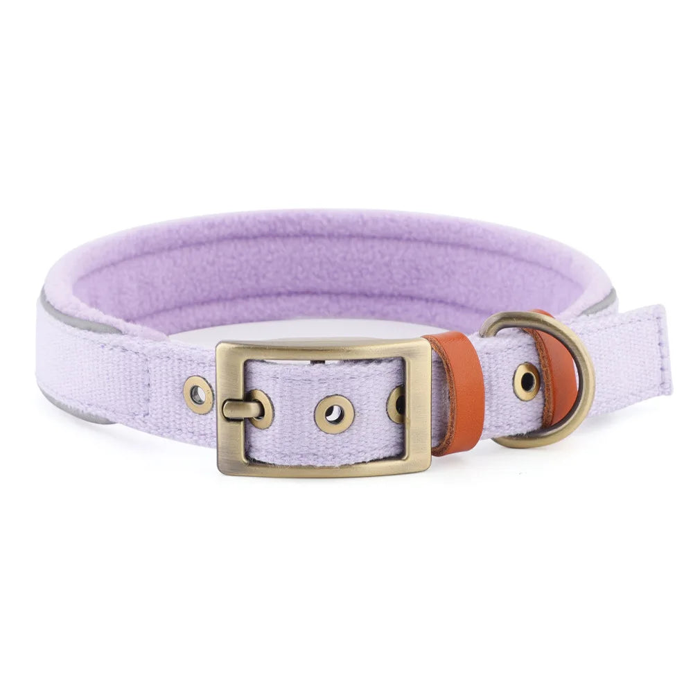 Collier chien réglable en coton lilas avec boucle en métal doré et détail en cuir