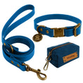 Charger l'image dans la visionneuse de la galerie, Ensemble Collier, laisse et distributeur de sac pour chien Oscar et Plume Ensemble Bleu / XS
