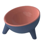 Gamelle surélevée inclinée antidérapante pour chat et petit chien, bol bleu marine, intérieur rose, pieds tripodes.