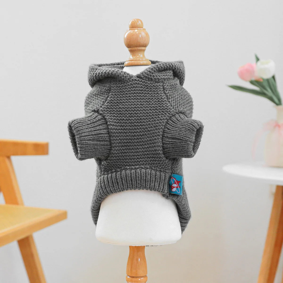 Pull étoile de mer nordique gris foncé à capuche pour chien et chat en laine.