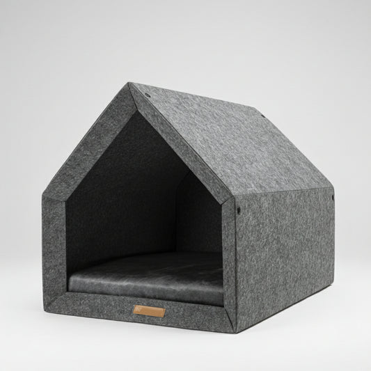 Abri design pour chien et chat en feutre gris, offrant un espace confortable et moderne pour votre animal