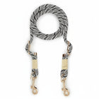Laisse mains libres chien Oscar et Plume corde noire et blanche avec attaches métalliques dorées