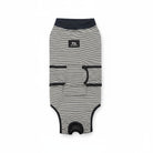 T-shirt post opératoire chien rayé noir et blanc avec ouvertures pratiques de la marque Oscar et Plume