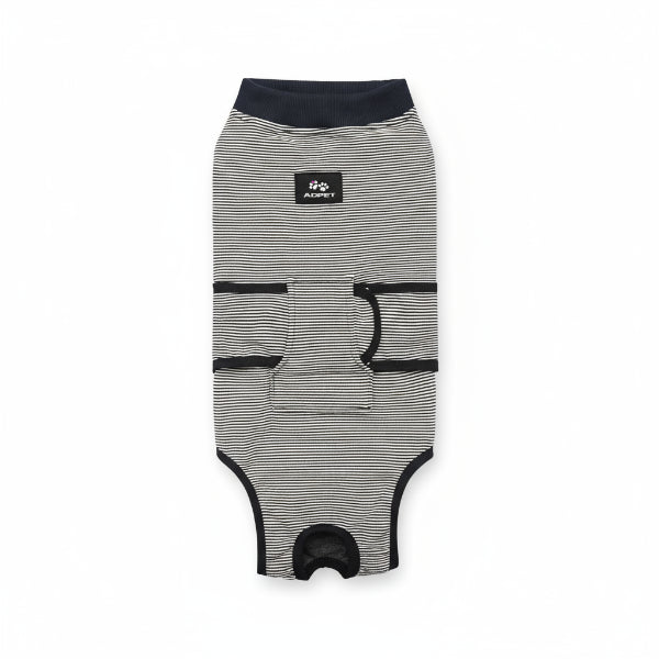 T-shirt post opératoire chien rayé noir et blanc avec ouvertures pratiques de la marque Oscar et Plume