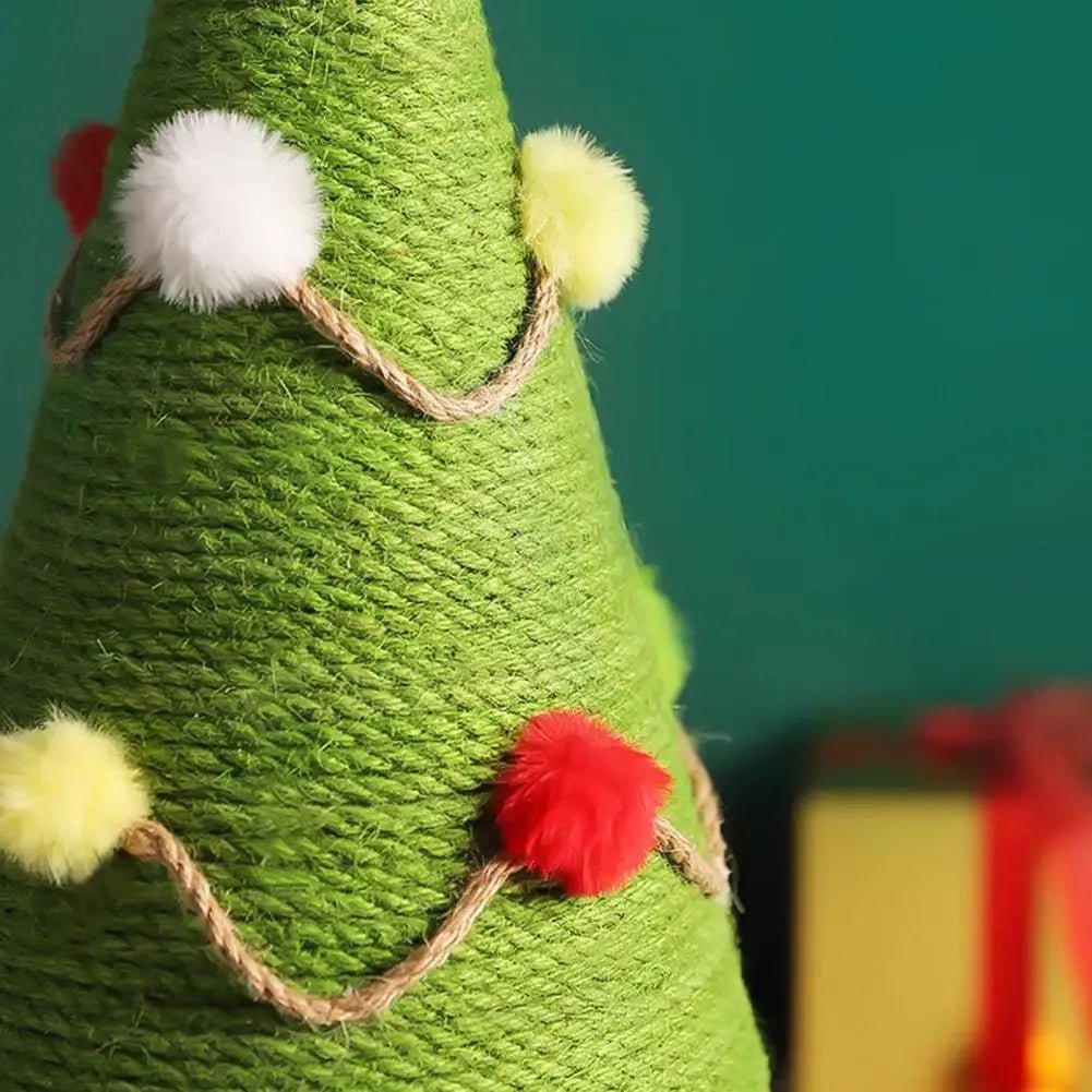 Arbre à chat Noël avec boule en peluche - Oscar et Plume