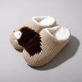 Cargar la imagen en la vista de la galería, Oscar et Plume chaussons tricotés beige avec doublure polaire et motif hérisson pour la maison
