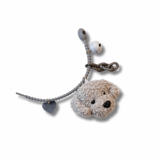 Oscar et Plume porte-clés caniche en peluche beige avec cordon perlé gris breloque coeur et petit grelot