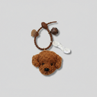 porte-clés caniche en peluche marron par Oscar et Plume avec tête douce, anneau tressé, grelot et pendentif coeur