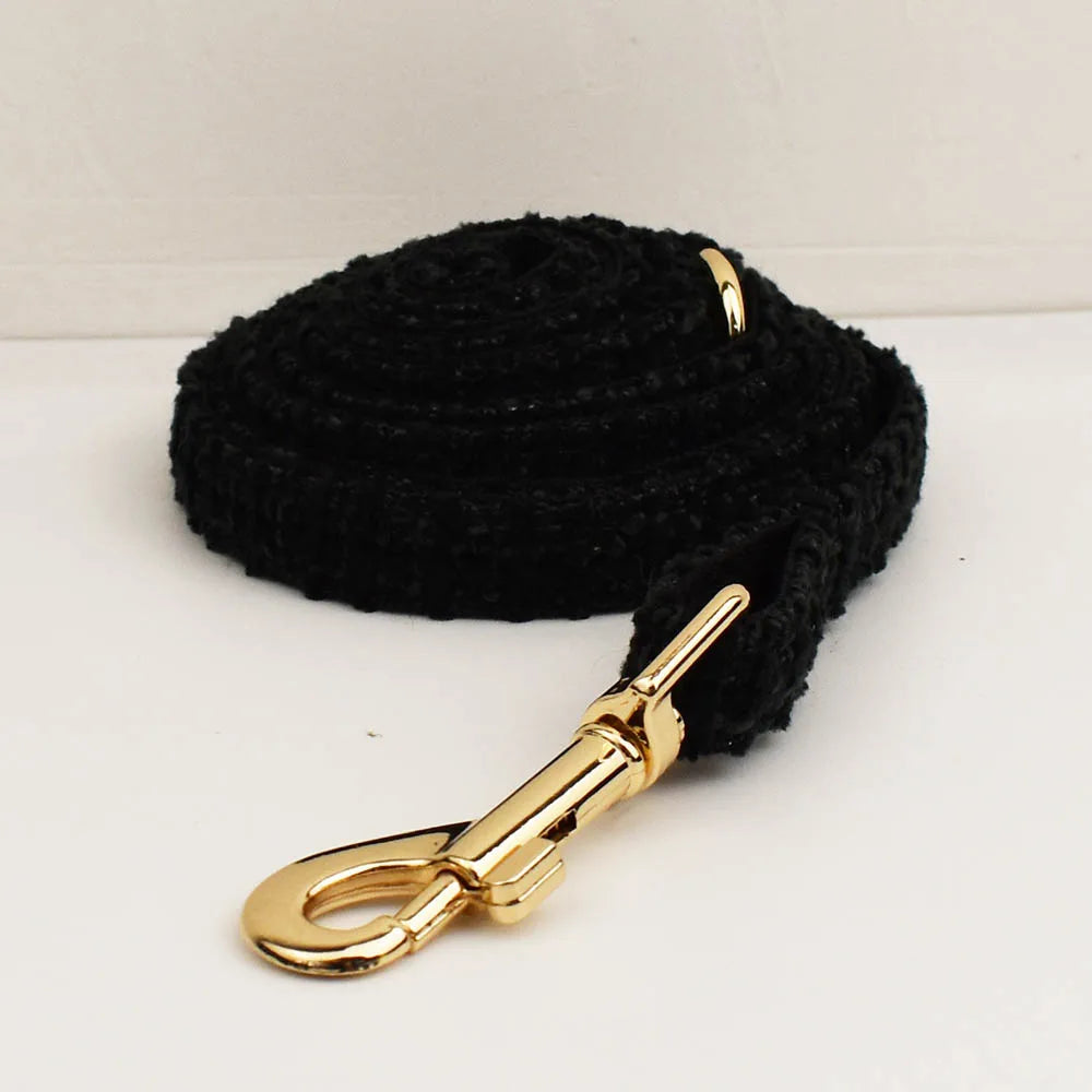 Laisse noire en tissu avec mousqueton doré, accessoire élégant pour collier personnalisable pour chat