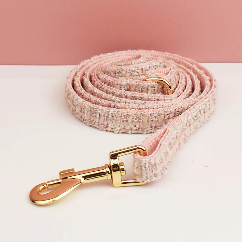 collier personnalisable pour chat rose en tweed avec mousqueton doré par Oscar et Plume