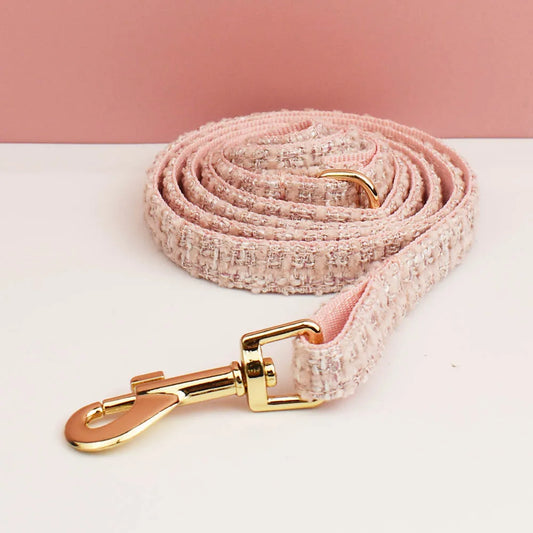 collier personnalisable pour chat rose en tweed avec mousqueton doré par Oscar et Plume