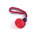 Cargar la imagen en la vista de la galería, Balle résistante chien rouge avec corde pour des jeux durables à l'extérieur
