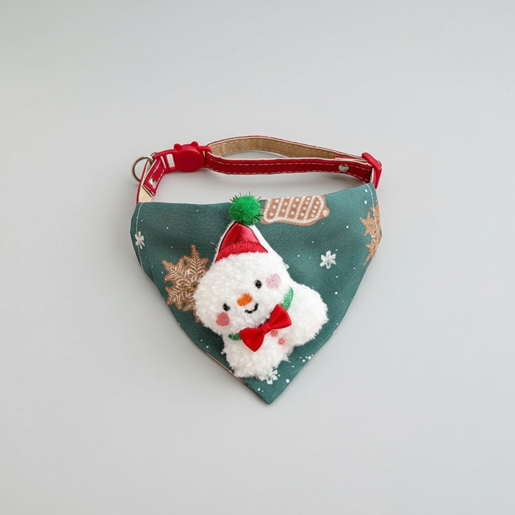 Bandana Noël pour chat et chien avec un adorable motif de bonhomme de neige et pompons décoratifs