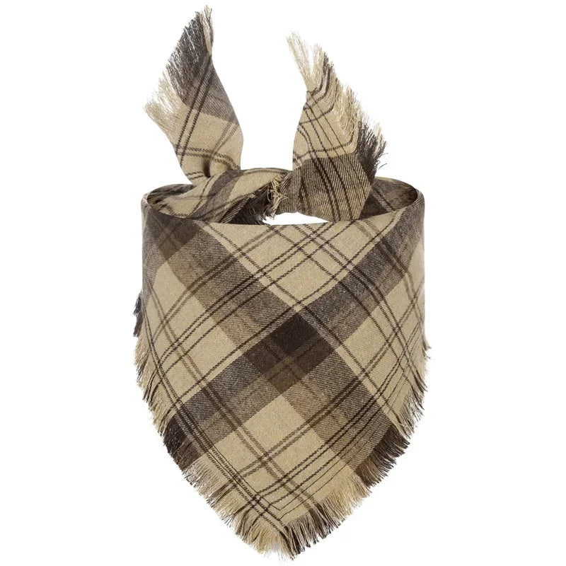 Bandana pour chien en plaid beige avec des bords effilochés pour un style tendance