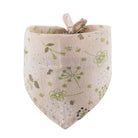 Bandana pour chien fleurs beige avec motifs floraux verts signée Oscar et Plume