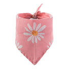 Bandana pour chien fleurs rose avec motifs marguerites blanches et jaunes par Oscar et Plume