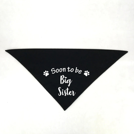 Bandana pour chien noir Oscar et Plume avec inscription Soon to be Big Sister blanc