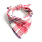 Bandana pour chien à carreaux rouges, blancs et bleus de la marque Oscar et Plume