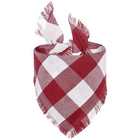 Bandana pour chien en carreaux rouges et blancs, idéal pour le style et le confort.