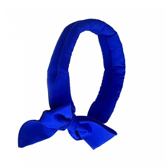 Bandana rafraîchissant pour chien bleu de la marque Oscar et Plume pour garder votre animal au frais