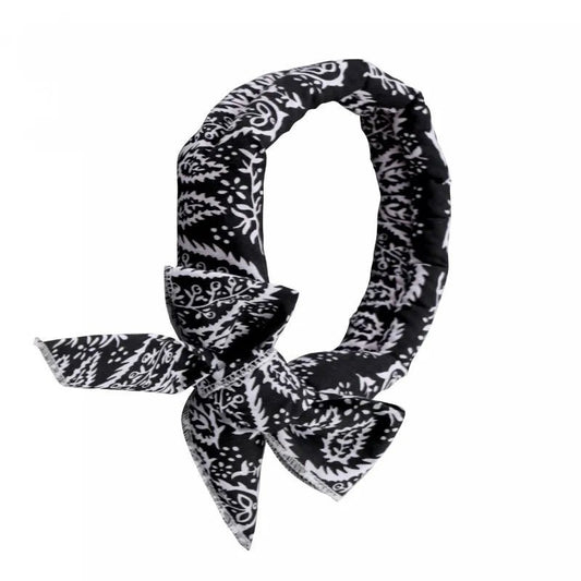 Bandana rafraîchissant pour chien noir et blanc motif Oscar et Plume