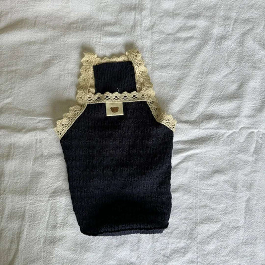 Body dentelle pour chien noir avec bordure beige élégante signé Oscar et Plume