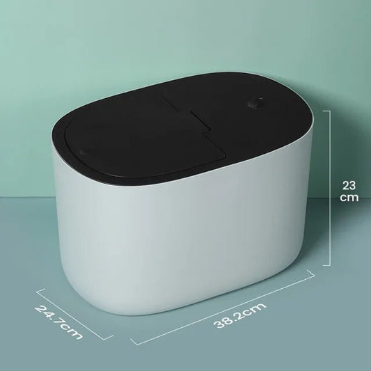 Boîte croquettes hermétique blanc et noir avec couvercle rabattable dimensions 38 cm sur 24 cm