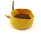 Bol pliable pour chien chat en jaune avec croquettes à l'intérieur pour un rangement facile