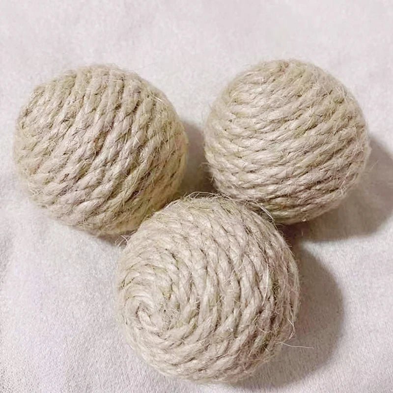 Boule à Gratter en sisal avec clochette à l'intérieur pour chat Oscar et Plume