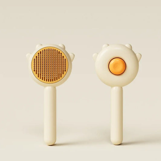 Brosse poils chat Oscar et Plume en beige avec picots souples pour entretien pelage facile