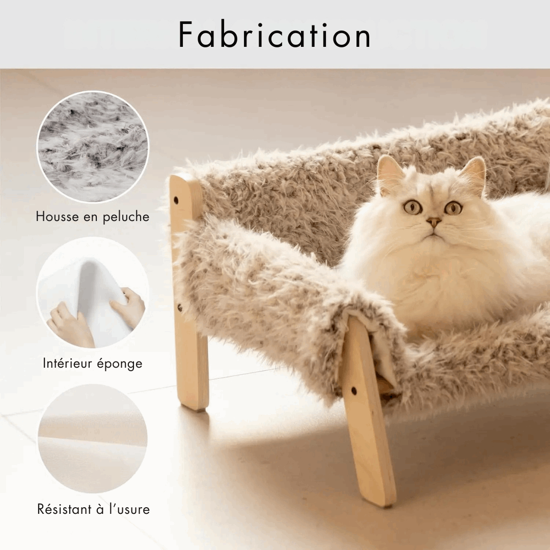 Canapé pour chat et chien en peluche beige avec structure en bois montrant intérieur en éponge et résistance à l'usure