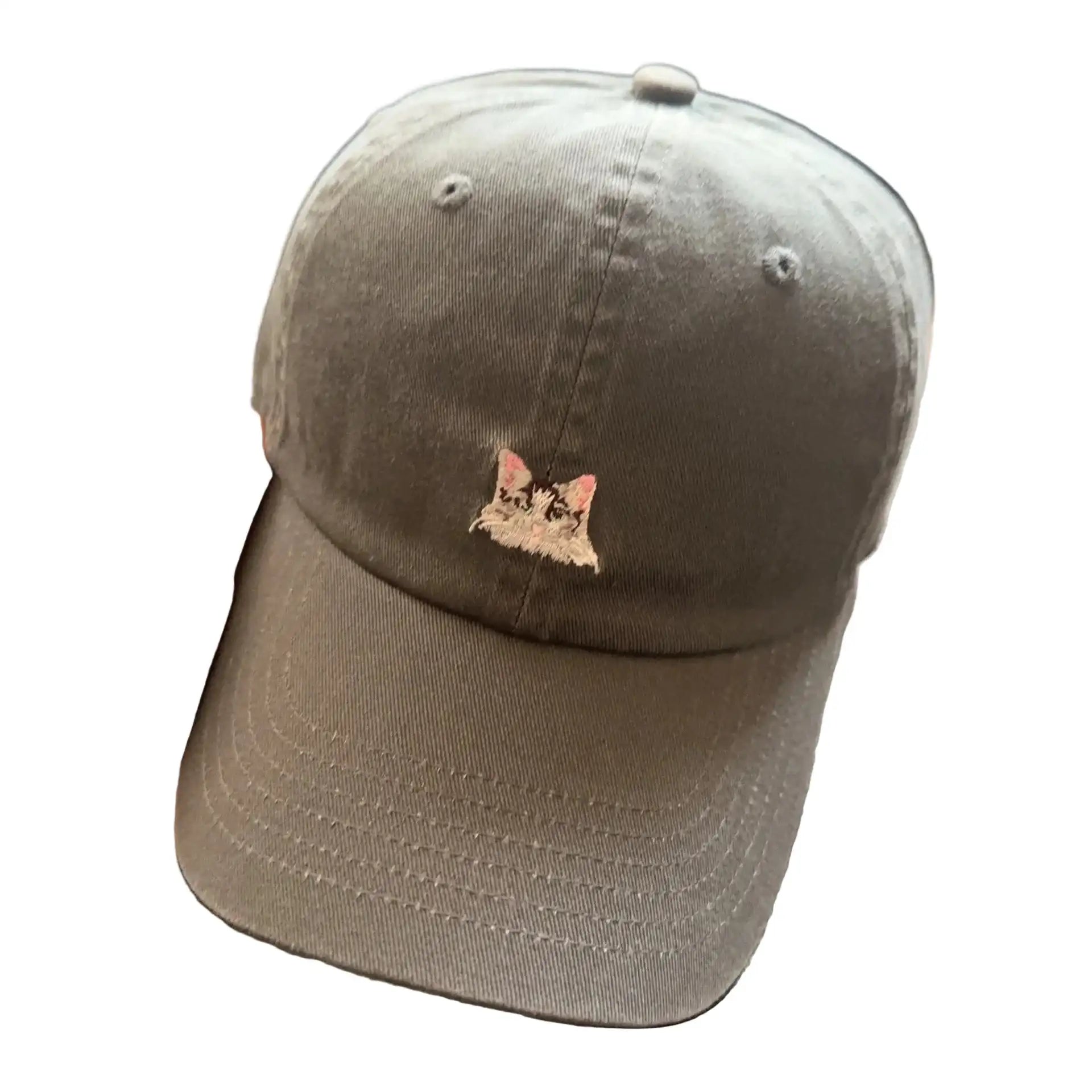 Casquette avec motif chat en gris avec un design de tête de chat brodé à l'avant