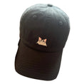 Load image into Gallery viewer, Casquette noire avec motif chat brodé sur le devant pour les amateurs d'accessoires félin
