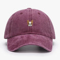 Load image into Gallery viewer, Casquette bulldog en velours violet avec un motif de bulldog sur le devant
