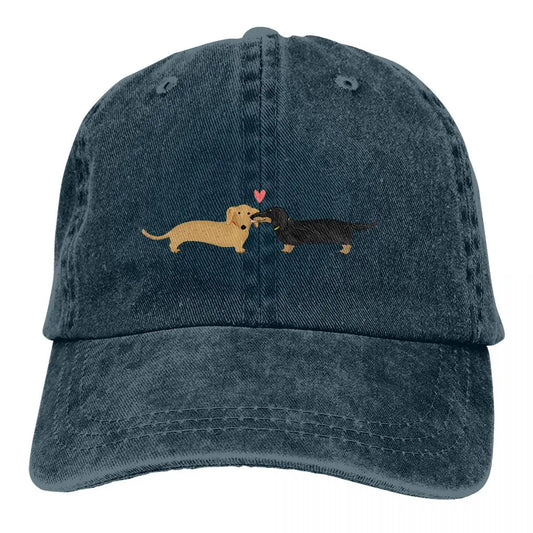 Casquette denim teckel avec des illustrations de teckels en train de jouer sur le devant