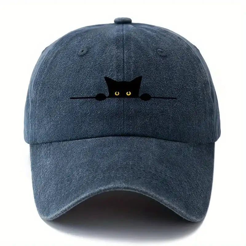 Casquette imprimé chat avec un design de chat noir et des yeux jaunes sur un fond gris