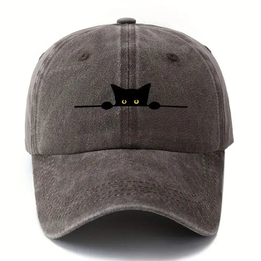 Casquette imprimé chat grise avec un design de chat noir aux yeux jaunes sur le devant