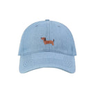 Casquette teckel brodée en denim bleu avec un joli motif de chien en fil de couleur marron