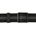 Charger l'image dans la visionneuse de la galerie, Détail d'une ceinture de sécurité pour chien noire avec bandes réfléchissantes et boucle réglable
