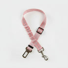 Ceinture de sécurité pour chien rose avec clip métal pour fixation en voiture par Oscar et Plume