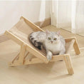 Bild in Galerie-Betrachter laden, Chaise longue pour chat en bois et sisal Oscar et Plume
