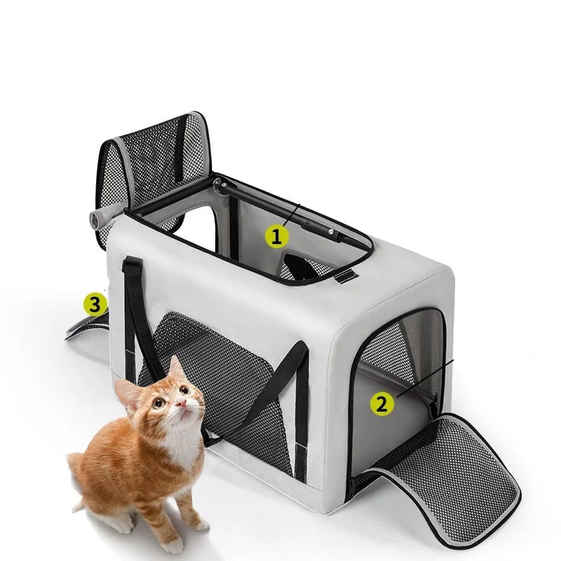 Chariot pliable pour chien et chat gris avec rangement en filet et un chat roux à côté