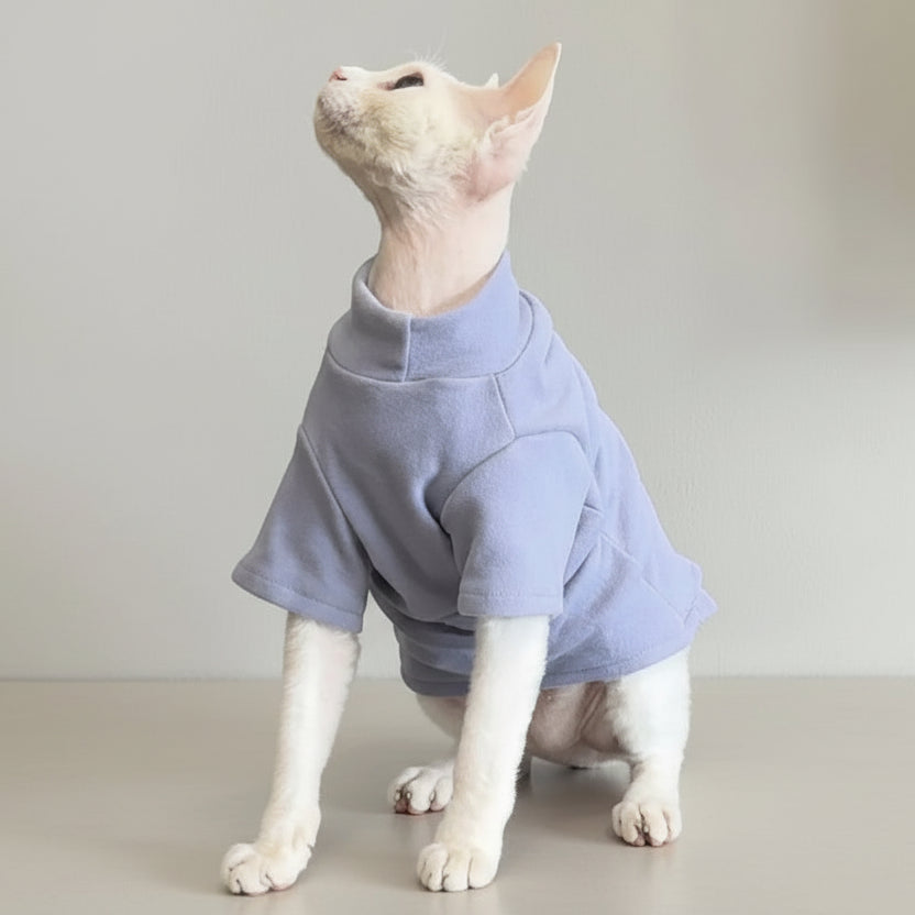 Sweat confortable pour chat en bleu lavande avec col montant et manches courtes