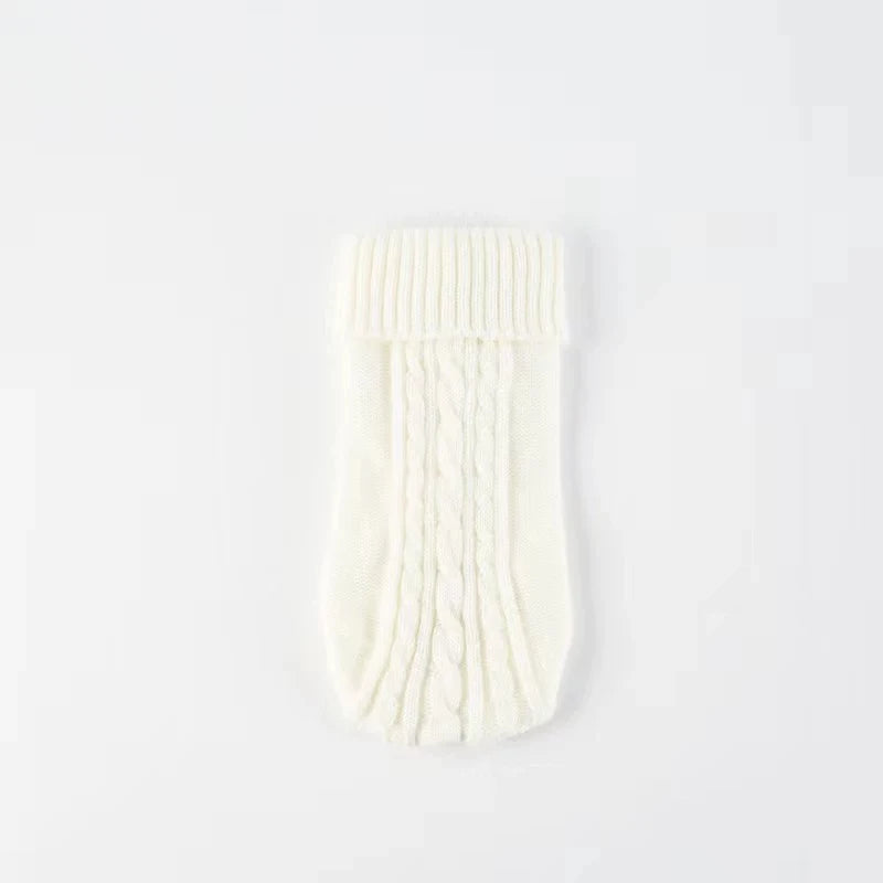 Pull élégant pour teckel en blanc avec motif torsadé et col replié