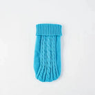 Pull élégant pour teckel en tricot bleu vif avec un design côtelé et torsadé.