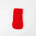 Carica l'immagine nel visualizzatore della galleria, Pull élégant pour teckel en rouge avec un motif de tissage pour garder votre chien au chaud
