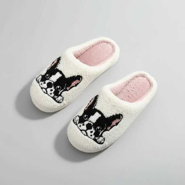 chaussons bouledogue français en sherpa blanc avec broderie museau noir et doublure rose confortable